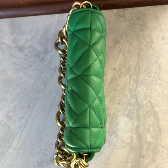 Zara   EUC   Green quilted shoulder bag Poly large chain strap   full front flap - Picture 7 of 11